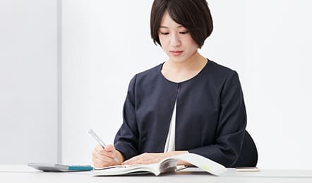 税理士試験合格に 向けて業務と勉強を両立する メンバーの1日の過ごし方